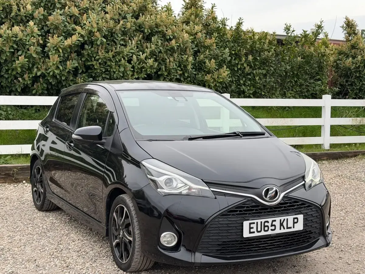 Usado Toyota Yaris 2025 Preto Citadino