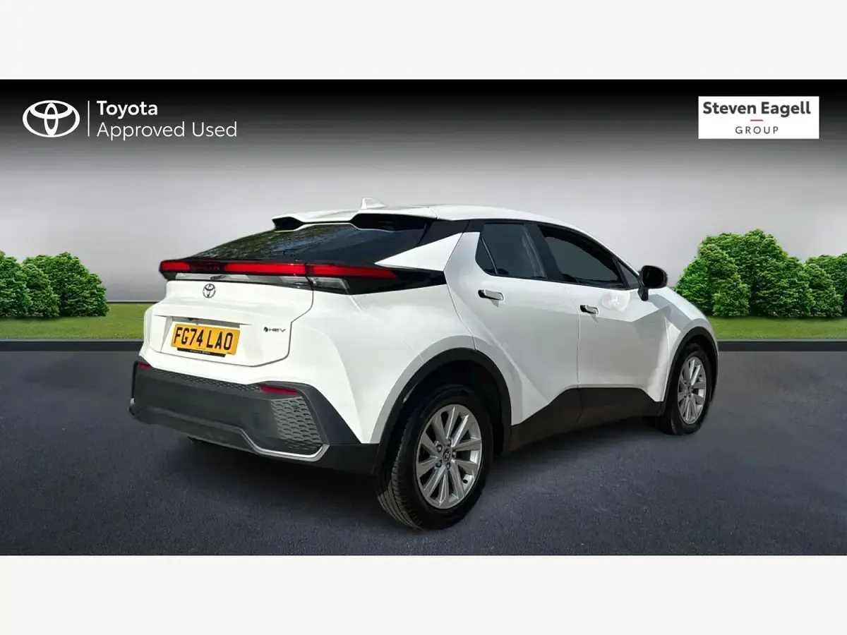 Used Toyota C-HR 140 HP (102 kW) 2024 White SUV