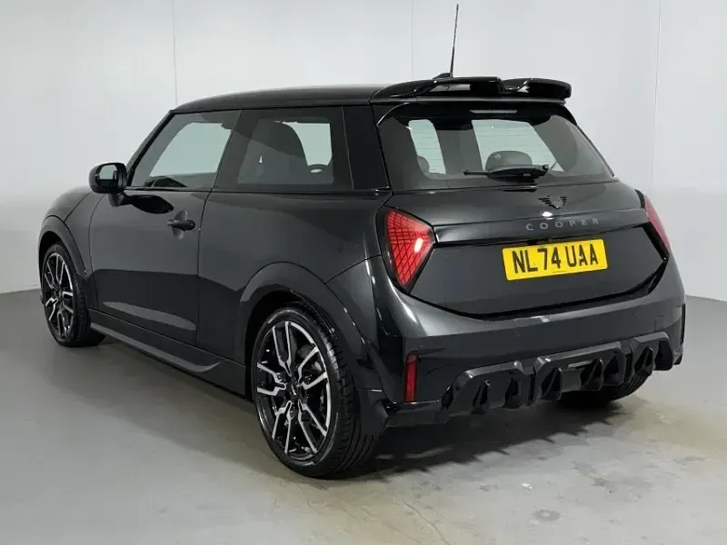 Used Mini Cooper Sport 154 HP (113 kW) 2024 Black Hatchback