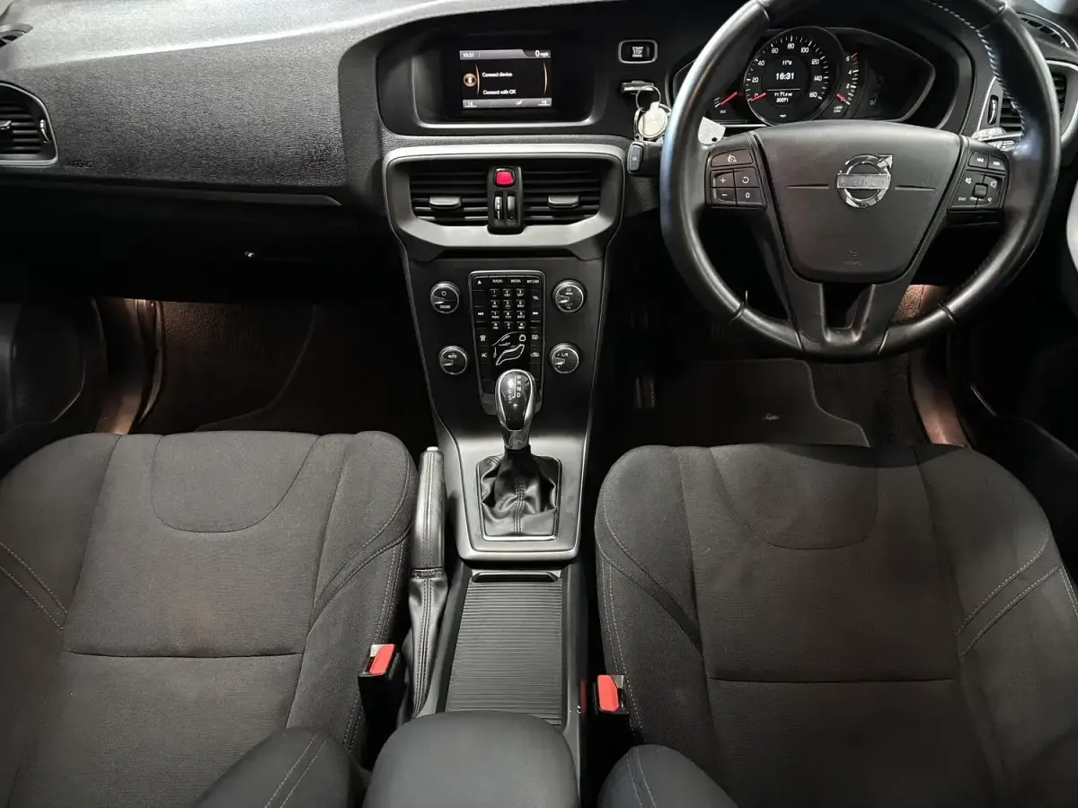 Used Volvo V40 115 HP (84 kW) 2013 Black Hatchback