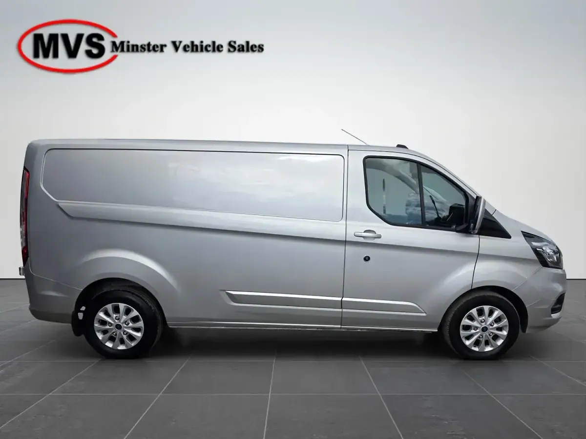 Used Ford Transit Custom Limited 130 HP (95 kW) 2023 Silver Van