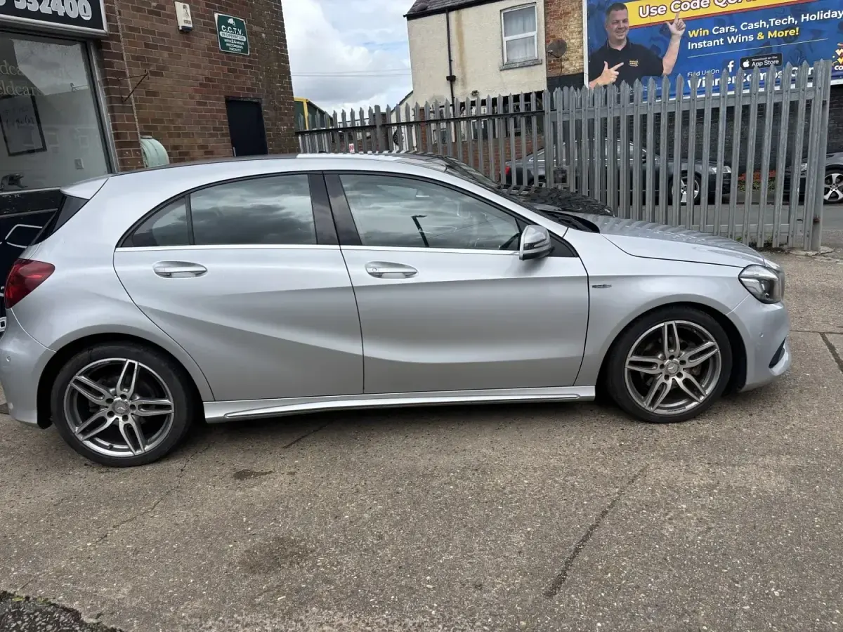 Käytetty Mercedes A200 AMG line 2015 Hopea Viistoperä