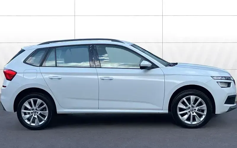Used Skoda Kamiq SE 95 HP (69 kW) 2023 White SUV