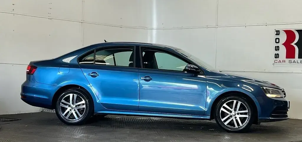 Used VW Jetta SE 125 HP (91 kW) 2017 Blue Sedan