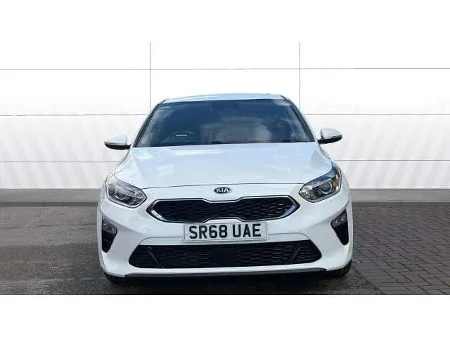 Used Kia Ceed 118 HP (86 kW) 2019 White Hatchback