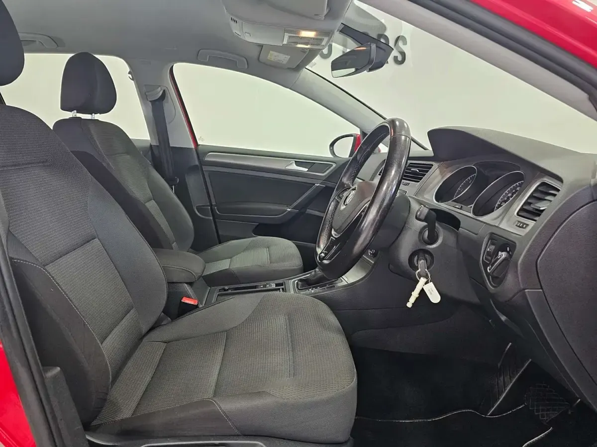 Second-hand VW Golf VII Edition 110 CP (80 kW) 2017 Roșu Hatchback