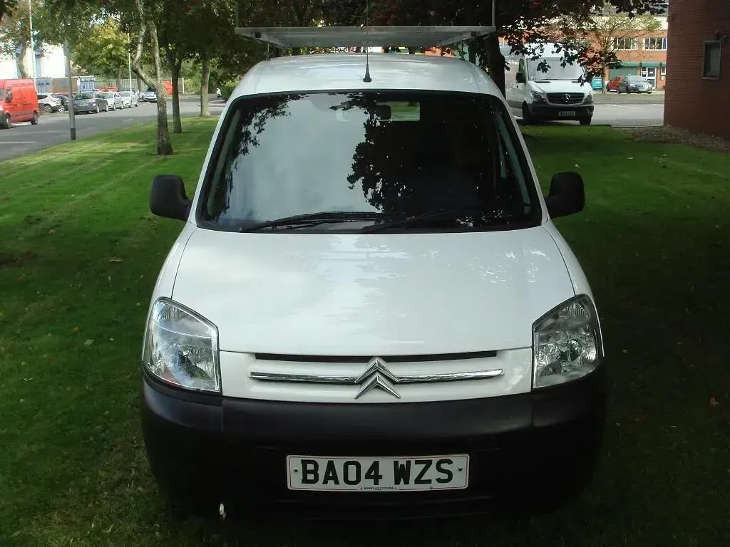 Used Citroën Berlingo 90 HP (66 kW) 2004 White MPV