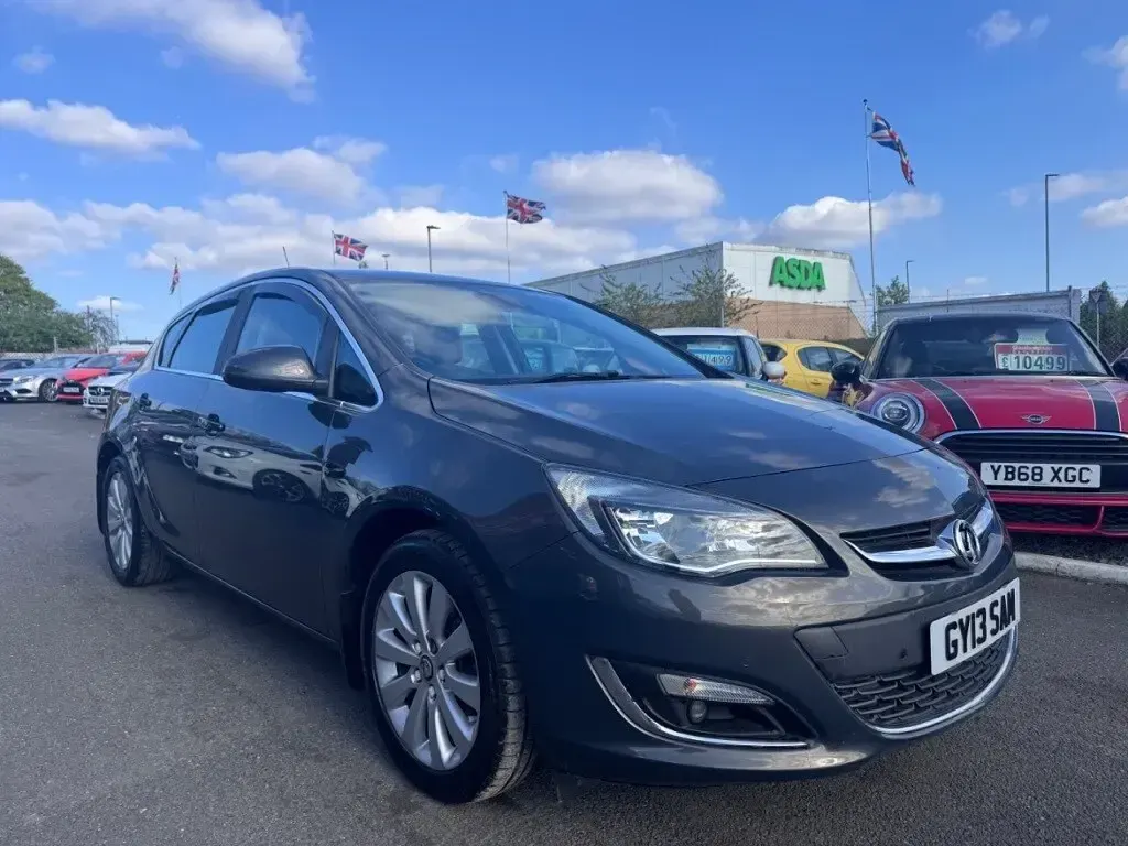 Used Vauxhall Astra Elite 165 HP (121 kW) 2015 Grey Hatchback