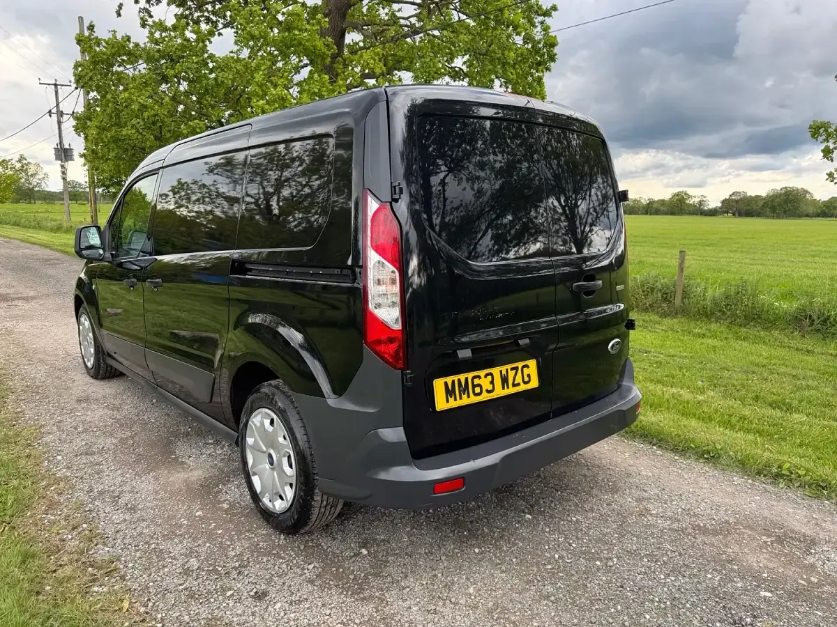 Usado Ford Transit Connect 95 HP (69 kW) 2014 Preto Monovolume