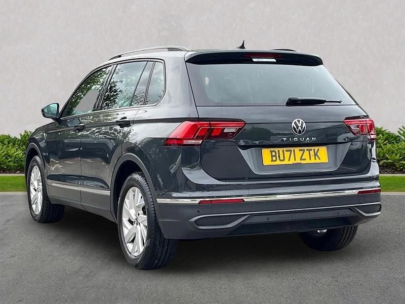 Usado VW Tiguan S 150 CV (110 kW) 2022 Gris SUV