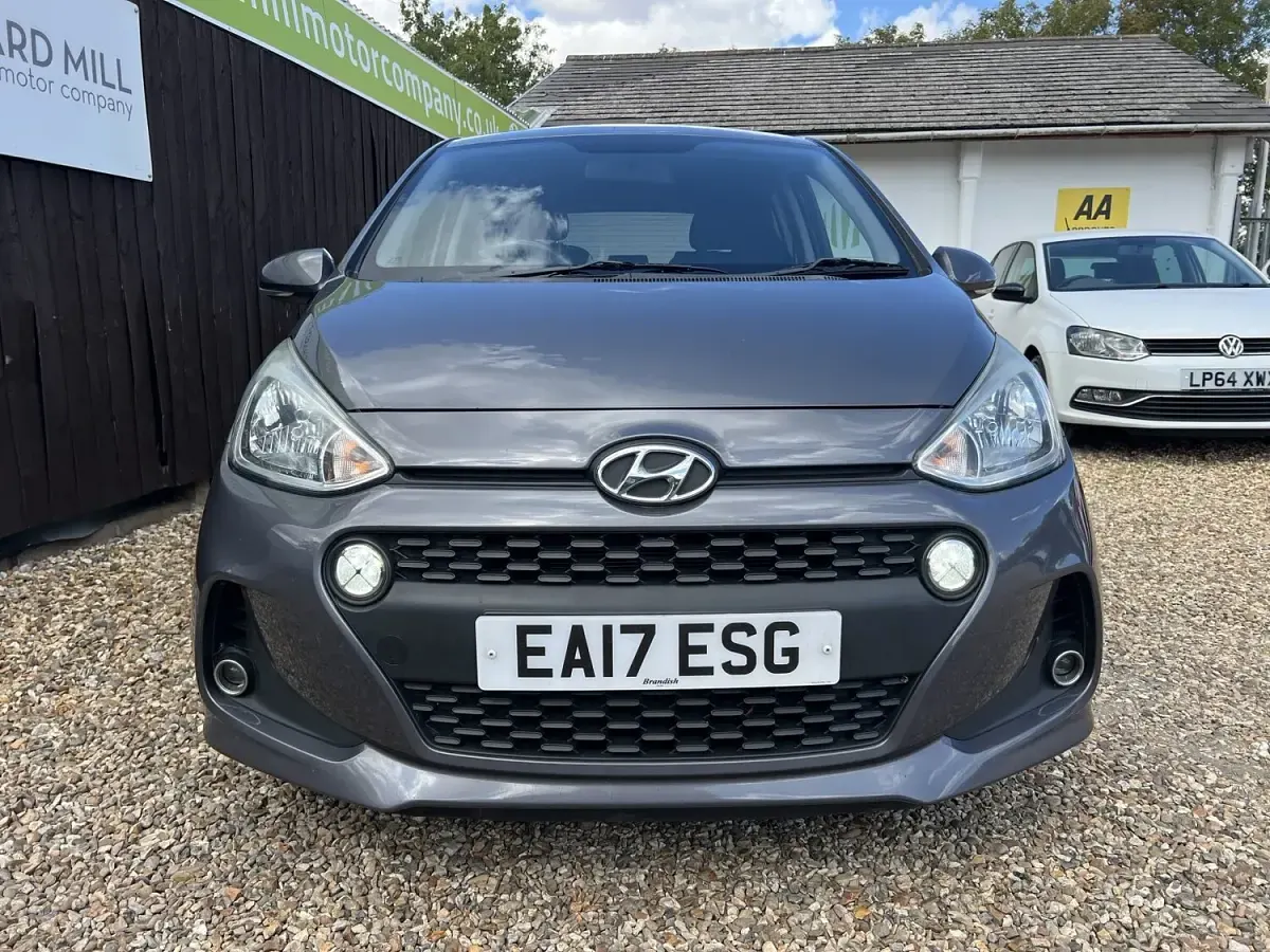 Used Hyundai i10 Premium 67 HP (49 kW) 2017 Grey Hatchback