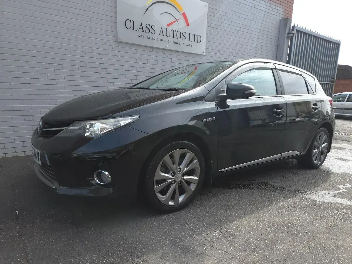 Used Toyota Auris Hybrid 136 HP (100 kW) 2012 Black Hatchback