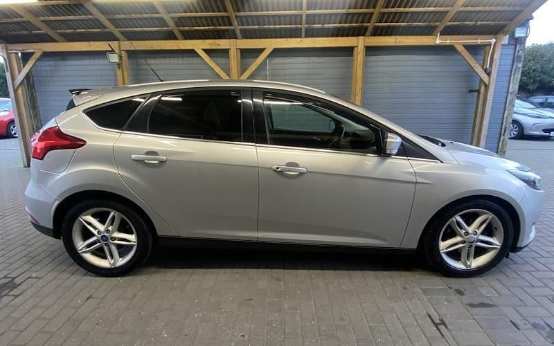 Used Ford Focus Zetec 120 HP (88 kW) 2016 Hatchback