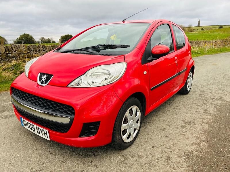 Used Peugeot 107 68 HP (50 kW) 2009 Red Hatchback