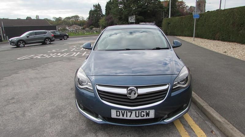 Used Vauxhall Insignia Design Edition 170 HP (125 kW) 2017 Blue Hatchback
