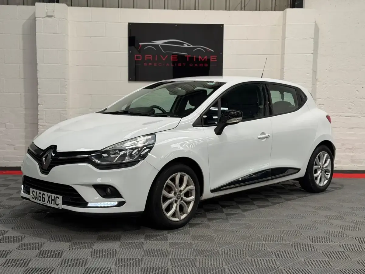 Begagnad Renault Clio IV Dynamique 2016 Vit Halvkombi
