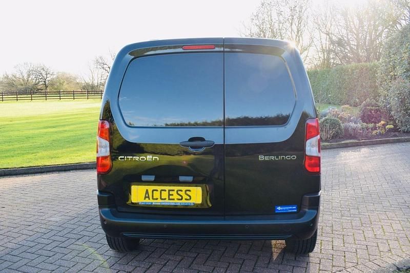 Used Citroën Berlingo 100 HP (73 kW) 2024 Black MPV