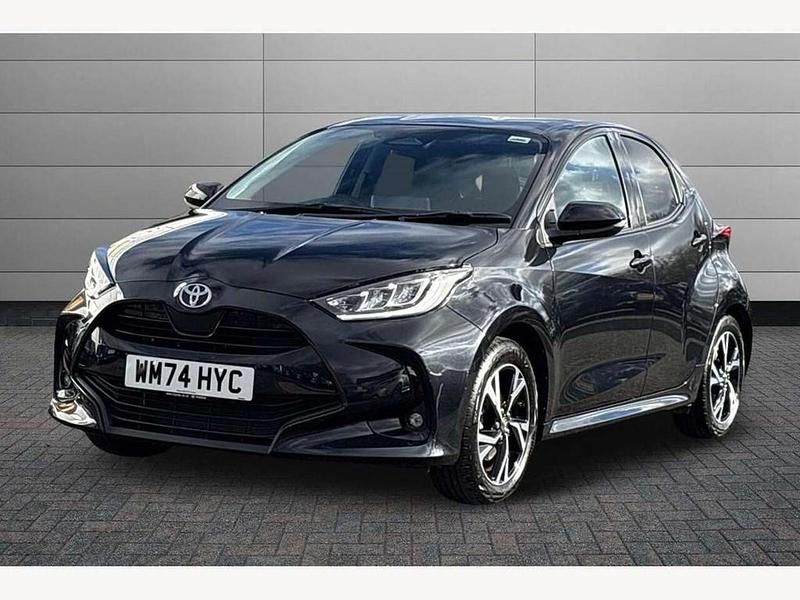 Used Toyota Yaris Hybrid Design 116 HP (85 kW) 2025 Black Hatchback