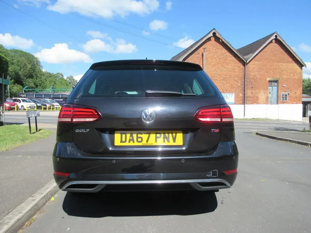 Used VW Golf VII SE 115 HP (84 kW) 2017 Black Estate