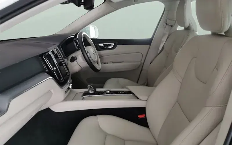 Used Volvo XC60 Inscription 340 HP (250 kW) 2021 White SUV