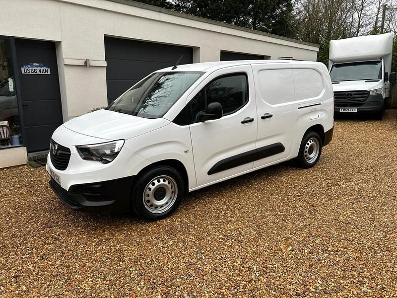 Used Vauxhall Combo Edition 100 HP (73 kW) 2020 White MPV