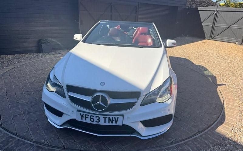 Usado Mercedes E220 AMG 170 HP (125 kW) 2013 Branco Cabrios
