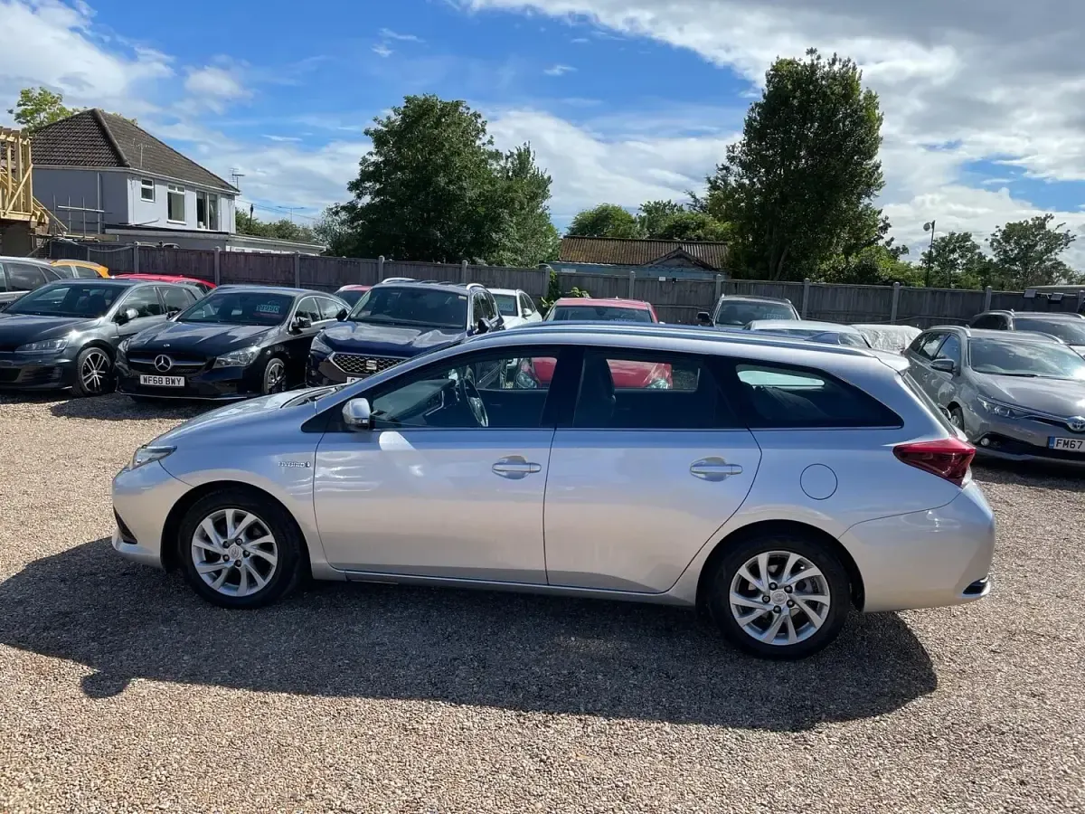 Used Toyota Auris Hybrid 2018 Silver Estate