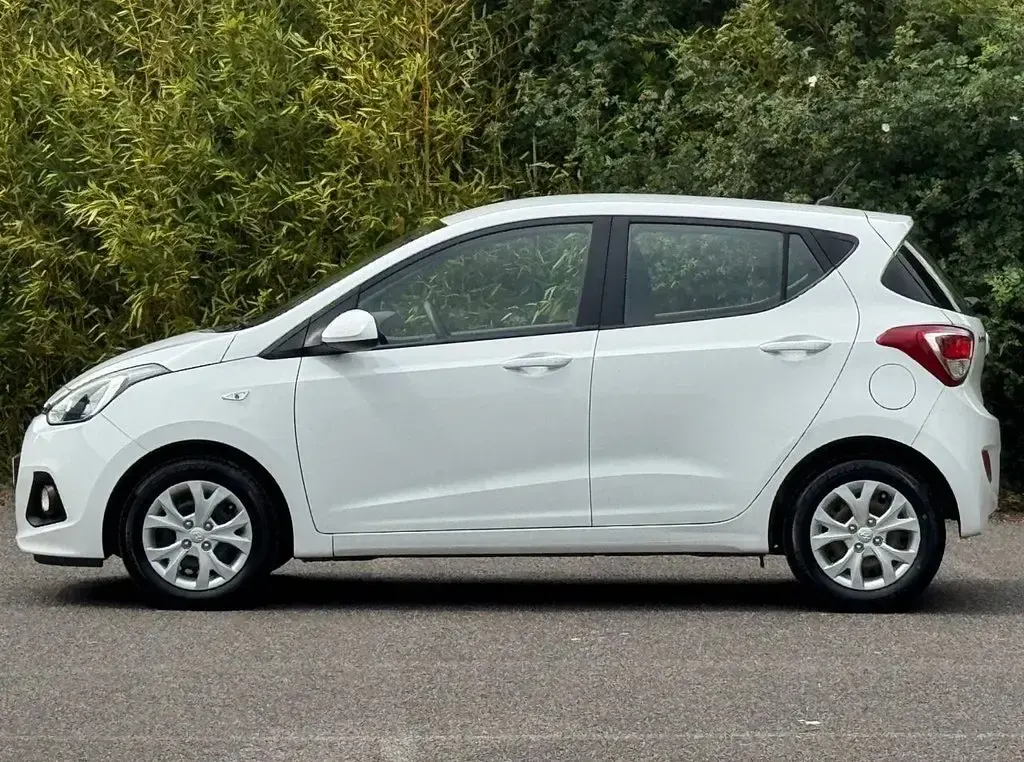 Used Hyundai i10 SE 2016 White Hatchback