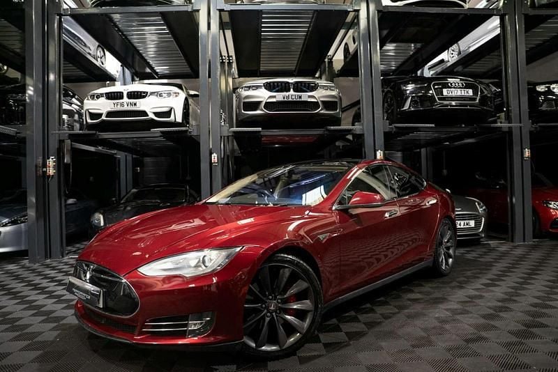 Used Tesla Model S 305 kW (416 HP) 2014 Red Hatchback