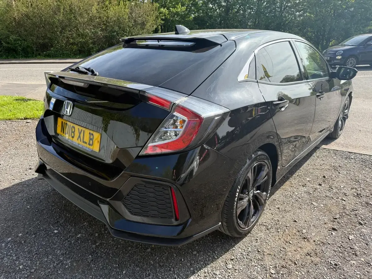 Käytetty Honda Civic SR 126 HP (92 kW) 2018 Musta Viistoperä