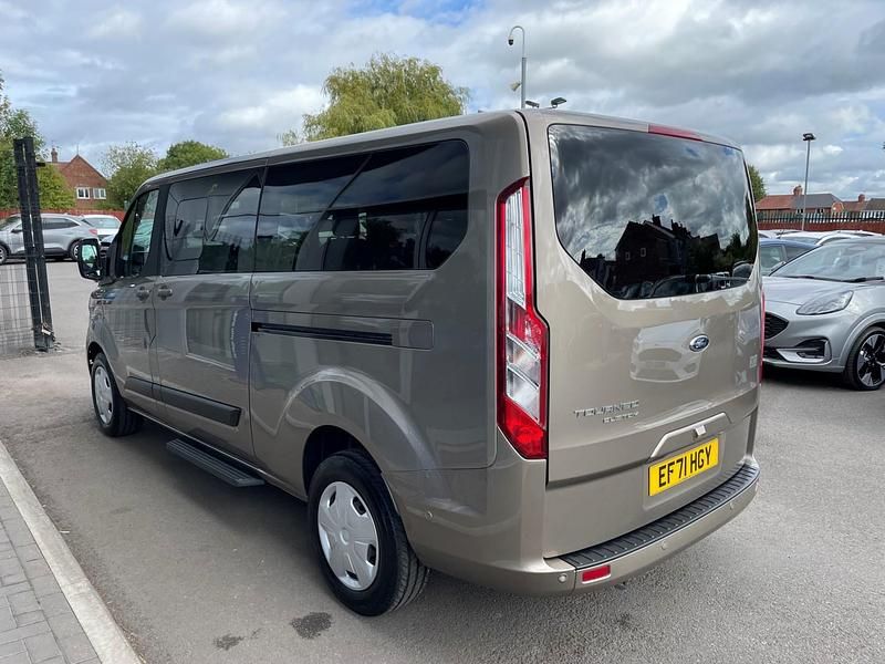 Used Ford Tourneo 105 HP (77 kW) 2022 Silver MPV