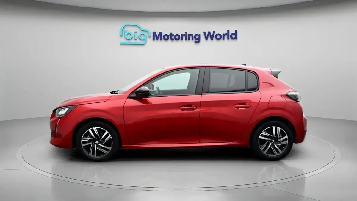 Used Peugeot 208 Allure+ 129 HP (94 kW) 2023 Hatchback