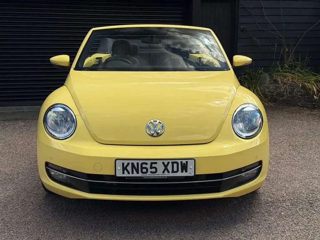 Used VW Beetle Design 105 HP (77 kW) 2015 Yellow Hatchback