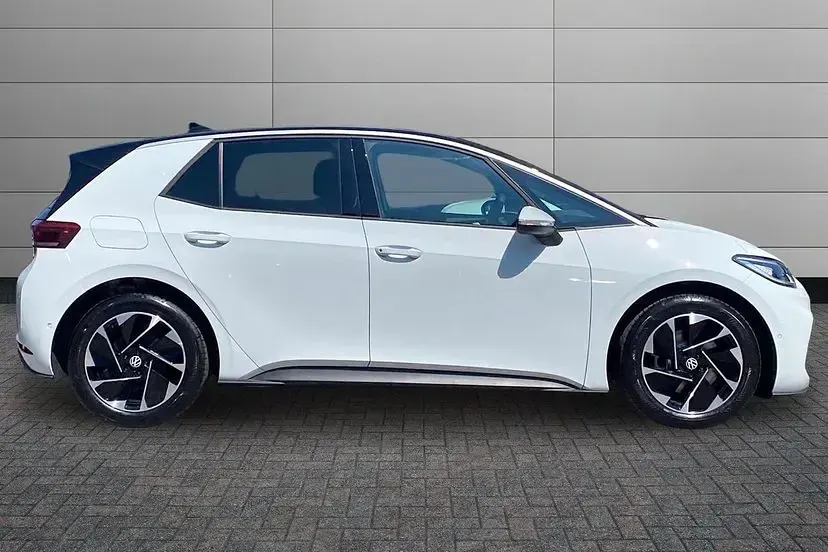 New VW ID.3 Pro 147 kW (201 HP) 2026 Costa azule with solid black roof Hatchback