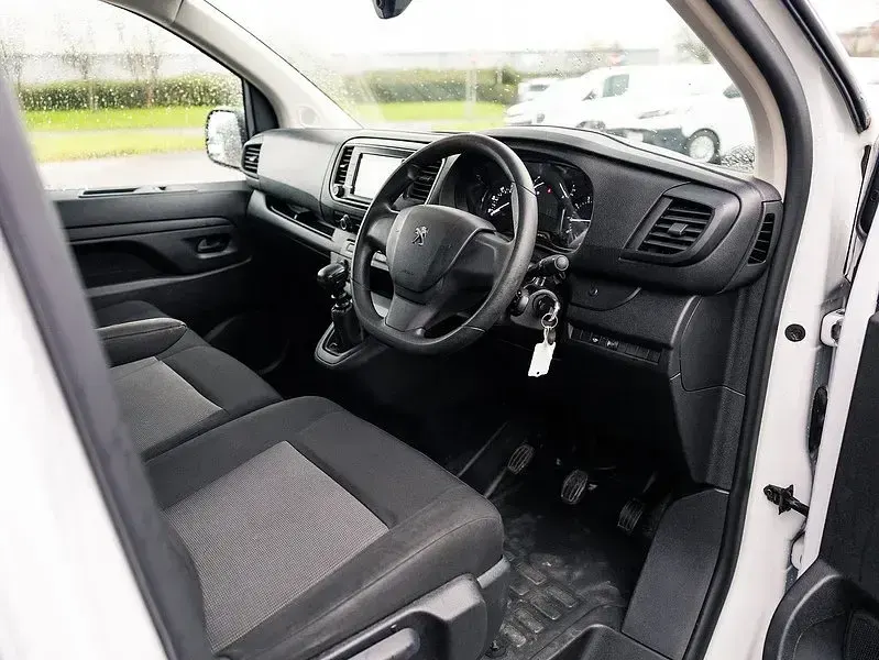 Used Peugeot Expert Premium 100 HP (73 kW) 2023 White Van