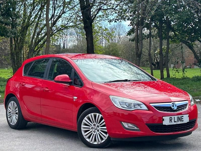 Second-hand Vauxhall Astra Excite 2011 Roșu Hatchback