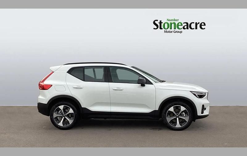New Volvo XC40 Plus 161 HP (118 kW) 2026 White SUV