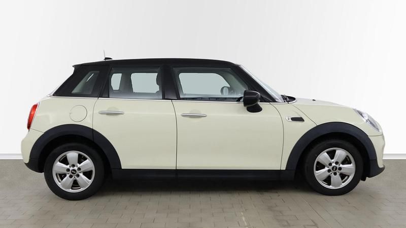 Used Mini Cooper Classic 134 HP (98 kW) 2020 White Hatchback