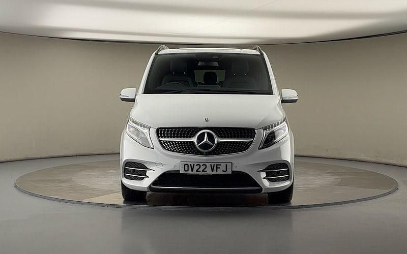 Used Mercedes V300 AMG line 237 HP (174 kW) 2022 White MPV