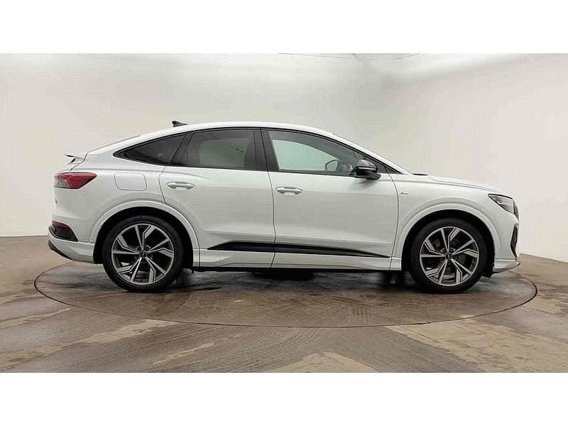 Used Audi Q4 e-tron Comfort 219 kW (299 HP) 2021 White SUV