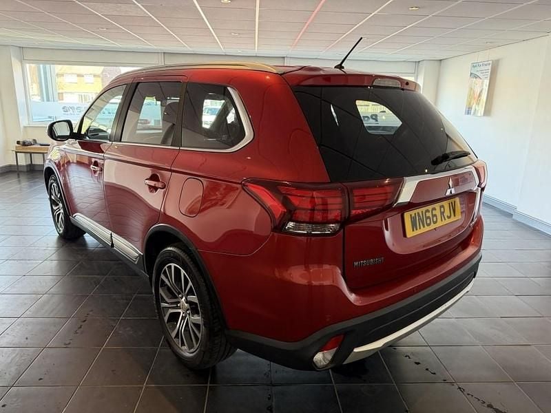 Used Mitsubishi Outlander 2016 Red SUV