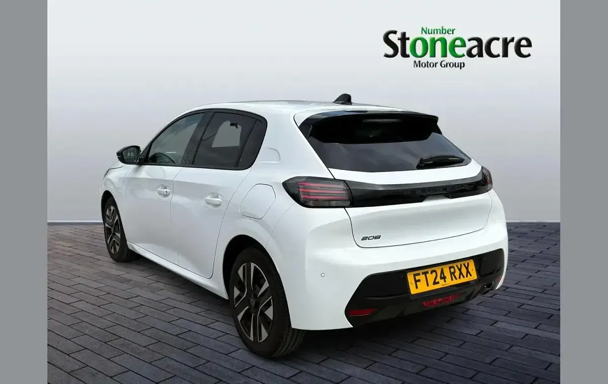 Used Peugeot 208 Allure 101 HP (74 kW) 2024 White Hatchback