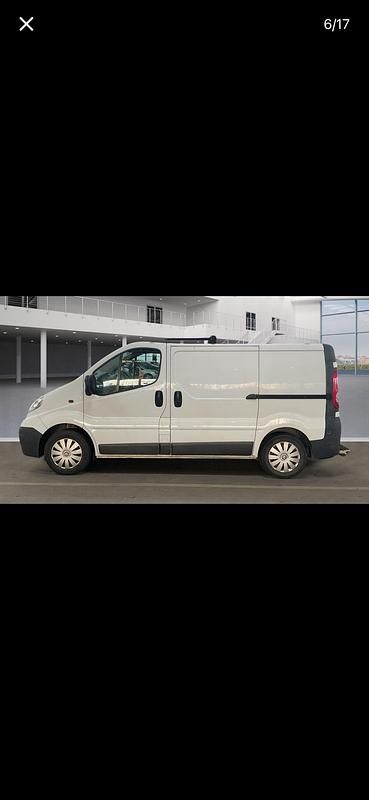 Used Vauxhall Vivaro 90 HP (66 kW) 2014 White MPV