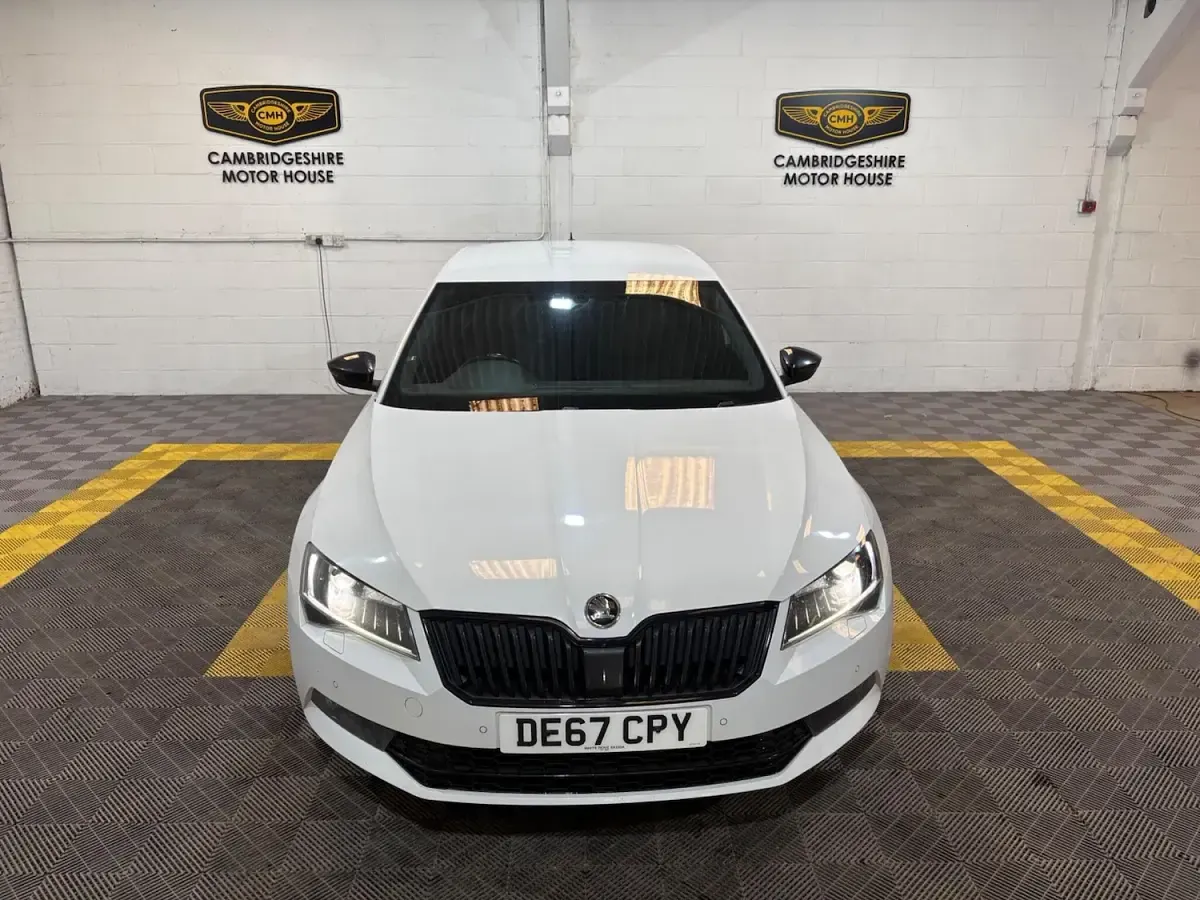 Used Skoda Superb SportLine 147 HP (108 kW) 2018 White Hatchback