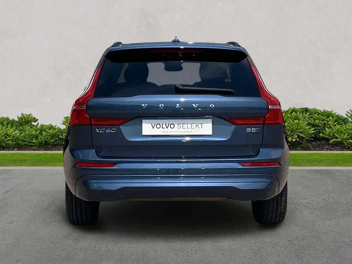 Used Volvo XC60 Core 250 HP (183 kW) 2024 Blue SUV
