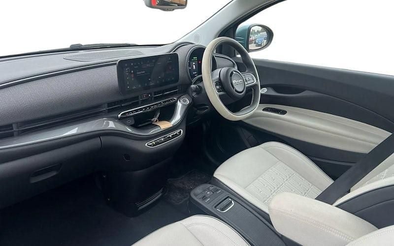 Used Fiat 500e La Prima 86 kW (118 HP) 2025 Hatchback