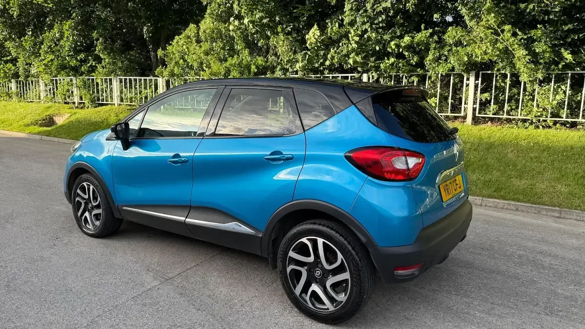 Used Renault Captur Dynamique 90 HP (66 kW) 2017 Blue SUV