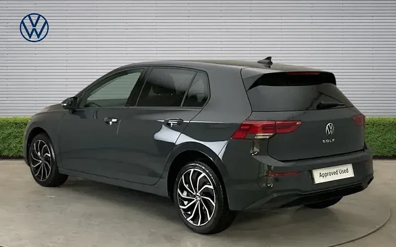 Second-hand VW Golf VIII Life 110 CP (80 kW) 2023 Hatchback