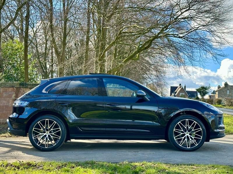Begagnad Porsche Macan 265 HK (194 kW) 2023 Svart SUV