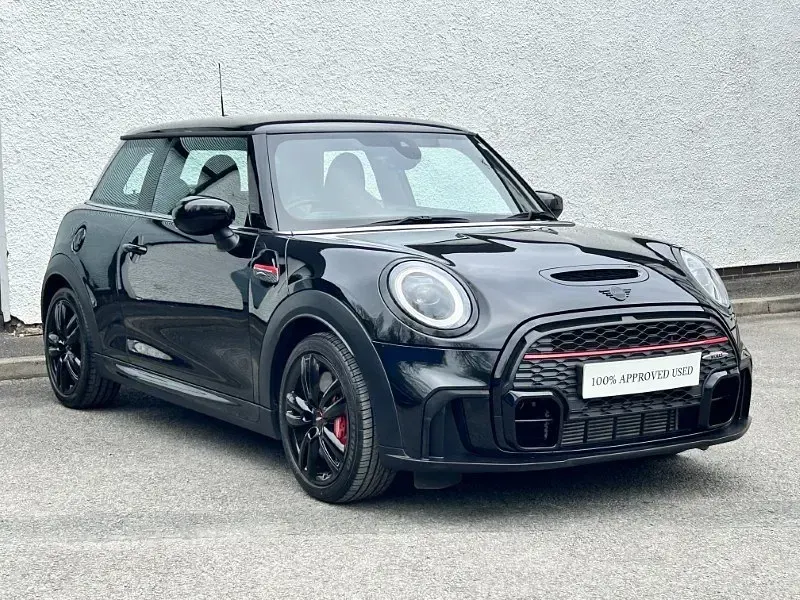 Begagnad Mini John Cooper Works Hatch 228 HK (167 kW) 2023 Svart Halvkombi